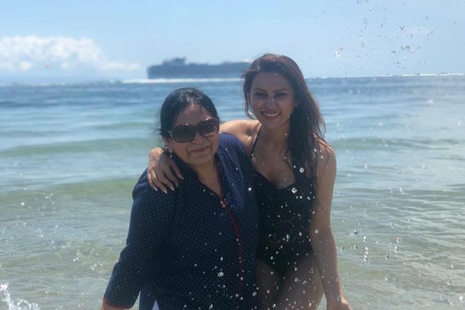 In photo: The glamorous actress-turned-politician Mimi Chakraborty enjoys her vacation with mom Tapashi Chakraborty as she raises the temperature in a black monokini swimsuit.