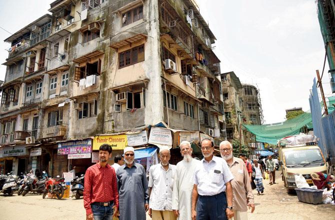 Bhendi BazaarResidents of Adamji Peerbhoy Chawl in Bhendi Bazaar fear that the building might meet the same fate as that of Dongri