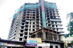Mumbai top cop in trouble for 'cancelling flats at inflated price'