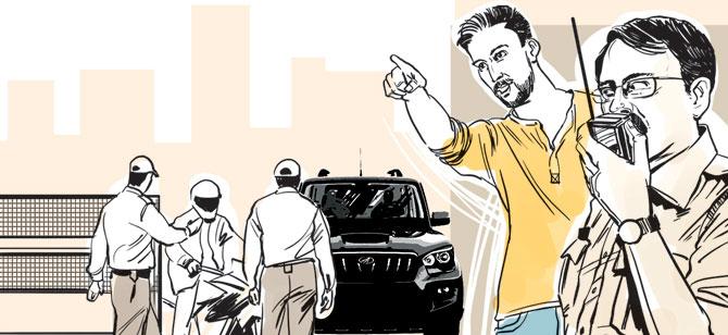 After being stopped by traffic cops, when the occupants roll down their tinted windows, a police informer at the spot shouts out, "These are hard-core criminals, arrest them." Bandra traffic division in-charge, Inspector Nitin Patil hears this and rushes out of his chamber
