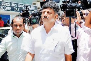 Shivakumar prevented from entering hotel where rebel MLAs put up