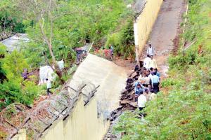 BMC coporator: Blacklisted contractor built collapsed wall in Malad