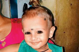 Mumbai: Toddler vanishes into open drain in Goregaon