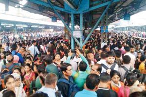 Mumbai: Holiday timetable plunges local rail network in chaos