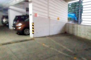 Mumbai: Cars do vanishing act at Bandra's Hill Road public parking lot