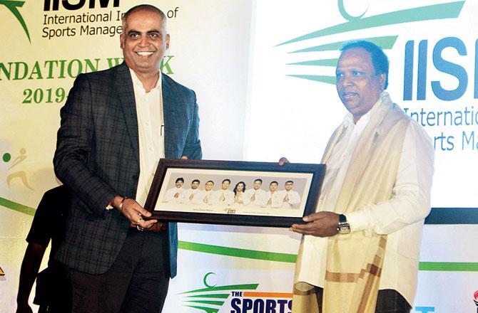 Former India cricketer and IISM chief Nilesh Kulkarni (left) with State Sports Minister Ashish Shelar at IISM