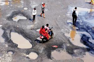 Mumbai covered in potholes, yet BMC can spot just 100!
