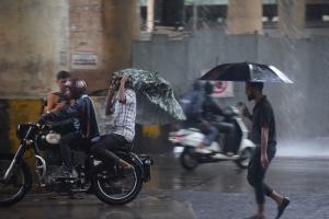 IMD predicts heavy rainfall in Mumbai and Thane in the next few hours