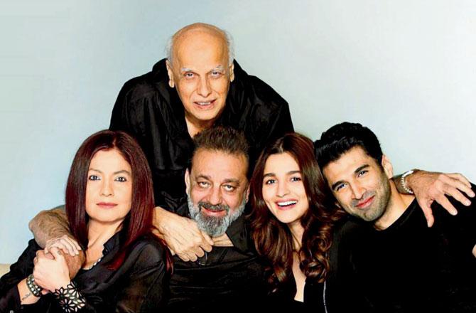 Mahesh Bhatt with the Sadak 2 cast