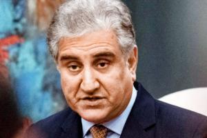 Scribe heckles Qureshi over suspension of Twitter account