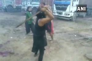 Gang of transgenders thrash two men mercilessly outside dhaba