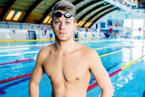 Hungarian swimmer apologises for touching nightclub dancer