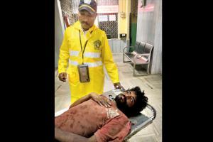 Mumbai: Traffic cop saves crippled, starving man stuck in towed auto