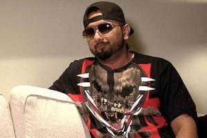 Yo Yo Honey Singh's 'Khadke Glassy' rakes the charts again!
