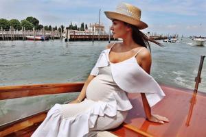 See Photos: Amy Jackson flaunts her baby bump in style