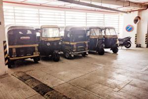 Provide parking before penalising us, say Bandra Hill road shop owners
