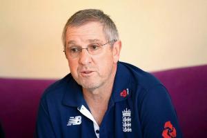 Coach Bayliss admits having 'stern' chat with England players