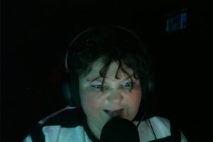 Dad diagnosed with cancer, 13-yr-old streams for 10 hours to earn money