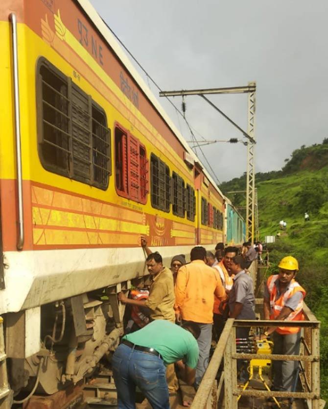 CSMT Gorakhpur derailment