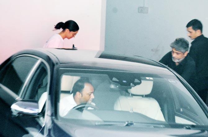 Deepika Padukone clicked in Juhu