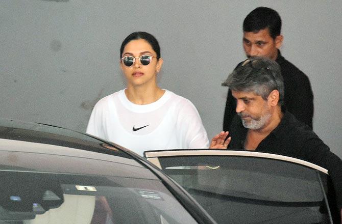 Deepika Padukone clicked in Juhu