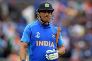 Lt Col MS Dhoni to train with Parachute regiment of the Indian Army