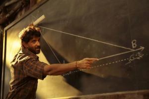 Hrithik Roshan is in teaching mode, shares a still from Super 30