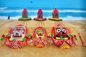 Jagannath Rath Yatra: Sand artist Sudarsan Pattnaik creates sculptures 