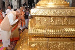 President offers prayers at Sri Venkateswara Swamy Temple in Tirumala