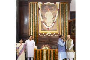 LK Advani pays tribute to Tilak on 163rd birth anniversary
