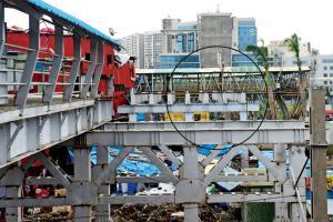 Mumbai: Closure of skywalk delays relief for breathless Bandra station