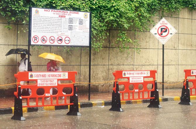 The BMC had also barricaded some roads in Lower Parel to prevent motorists from roadside parking. File pic