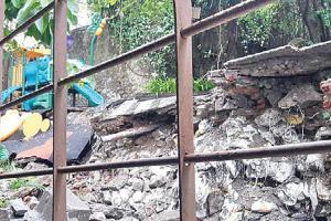 Mumbai: Wall collapses in Parel; locals allege 'faulty construction'