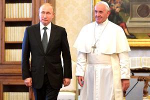 Vladimir Putin asks Italy to help restoring ties with EU, meets Pope