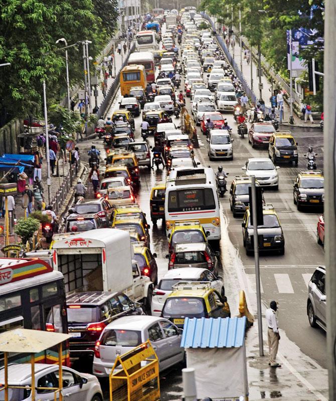 A traffic jam at Dadar TT Flyover on July 11. Pic/Pradeep Dhivar