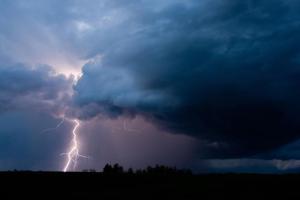 Mumbaikars avoid travel plans as heavy rainfall to lash city, says IMD