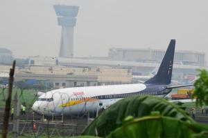 Spicejet plane overshoots Mumbai airport runway, none injured