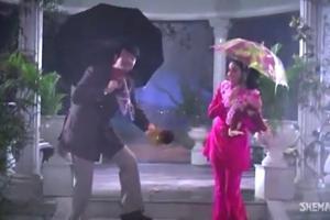 Karisma Kapoor shares a romantic video of Randhir Kapoor and Babita