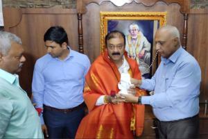 Rebel Karnataka MLAs head to Shirdi for visit to Saibaba temple