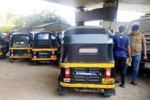 Rickshaw drivers slap notice on state govt to curb Ola, Uber services