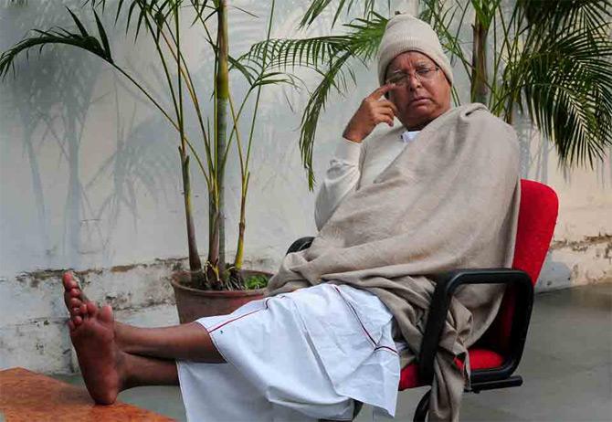 Lalu Prasad Yadav's post as CM of Bihar was cut short when the Central Bureau of Investigation (CBI) issued an arrest warrant on his name in the Fodder Scam. Eventually, Yadav resigned as Bihar CM and his wife Rabri Devi took over as the Chief Minister of Bihar. Later, he left Janata Dal and formed Rashtriya Janata Dal (RJD) which grew as a local party to be the kingmaker in the upcoming elections.