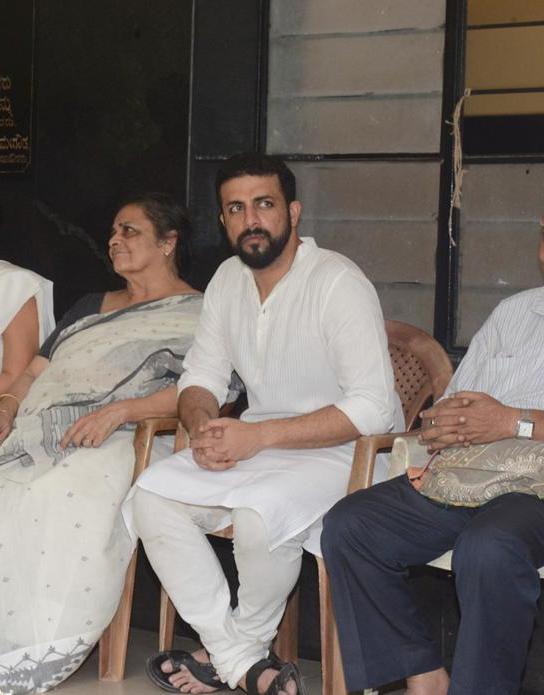 The state government declared a day's holiday on Monday as a mark of respect to Karnad and three-day mourning will be observed across the state till June 12. Karnad also held important positions in top institutes. He served as director of the state-run Film and Television Institute of India (1974-1975) at Pune and was Chairman of Sangeet Natak Akademi and National Academy of the Performing Arts (1988-93).
Pictured: Girish Karnad's son Raghu Karnad and wife Saraswathy Ganapathy.