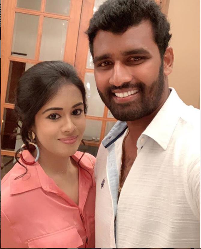 Thisara Perera is a Sri Lankan cricketer who plays for the national team. He is currently in the Sri Lanka team for the World Cup 2019.
In pic: Sri Lanka cricketer Thisara Perera with his wife Sherami