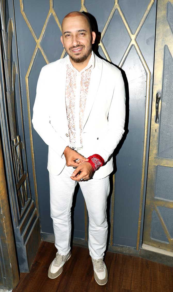 Former Bigg Boss contestant Ali Quli Mirza also attended Mika Singh's birthday bash at the Andheri pub.