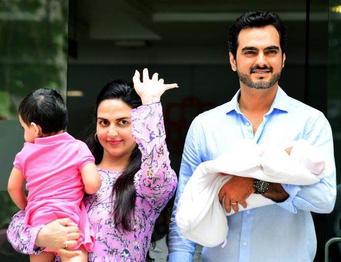 Pictured: Esha Deol with daughters Miraya, Radhya and Bharat Takhtani pose for the photographers at the Khar hospital.