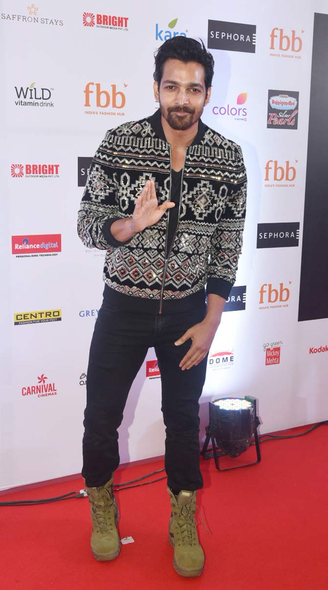 Harshvardhan Rane also attended Femina Miss India 2019 at his casual best. The actor opted for an Aztec print jacket, paired with black pants and ankle length lace-up boots. 