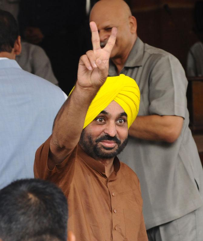 AAP MP from Sangrur Bhagwant Mann flashes the victory sign as he arrives for the first session of the 17th Lok Sabha at Parliament House in New Delhi on Monday