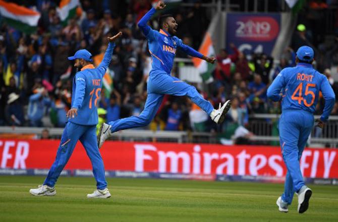 India's Hardik Pandya celebrates with teammates after the dismissal of Pakistan's Shoaib Malik during the 2019 Cricket World Cup group stage match between India and Pakistan at Old Trafford in Manchester, northwest England, on June 16, 2019.