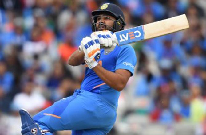 In this picture, Rohit Sharma pulls a short ball for six. The Indian opener notched up 140 runs in 113 balls to tame the potent Pakistan bowling attack in the World Cup 2019.