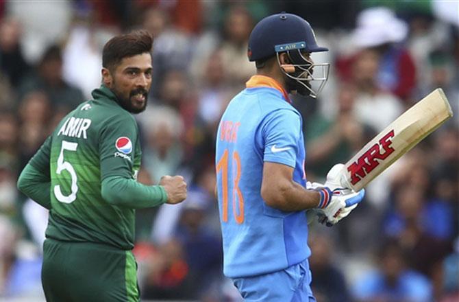 The fiercest battle of the match was seen between the best batsman in the Indian team, Virat Kohli and the best bowler of Pakistan Mohammed Amir. Amir had the last laugh in the clash as he took the wicket of the Indian captain in the death overs.